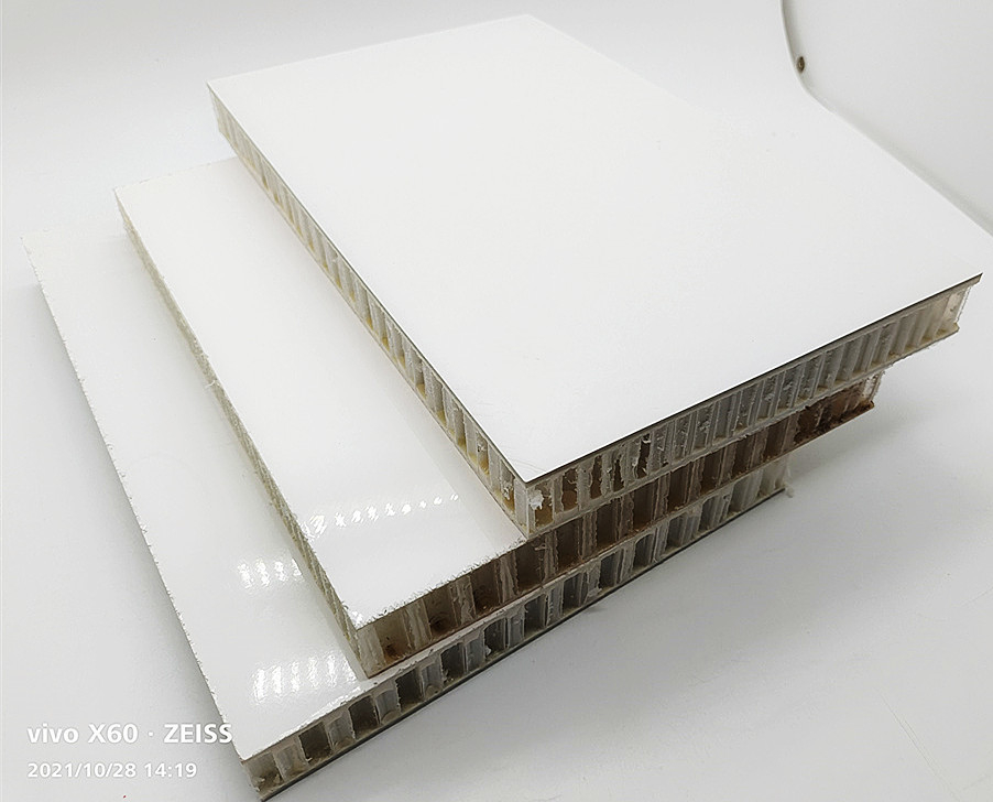 Glossy White Fiberglass PP Honeycomb Sandwich Panels For Dry Freight Truck/Van/Caravan